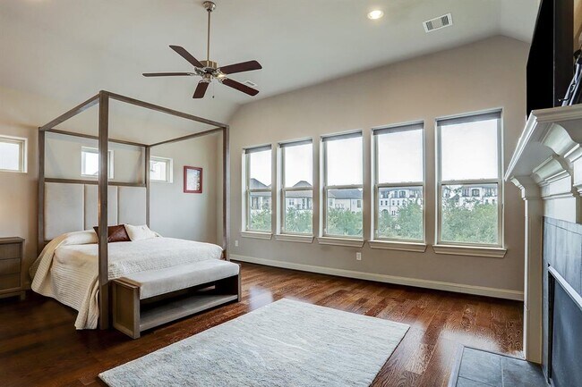 Building Photo - 10912 Wrenwood Park