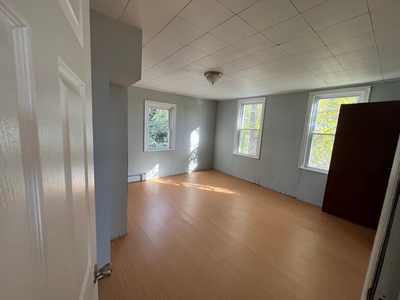 Building Photo - 2511 S Snyder Ave