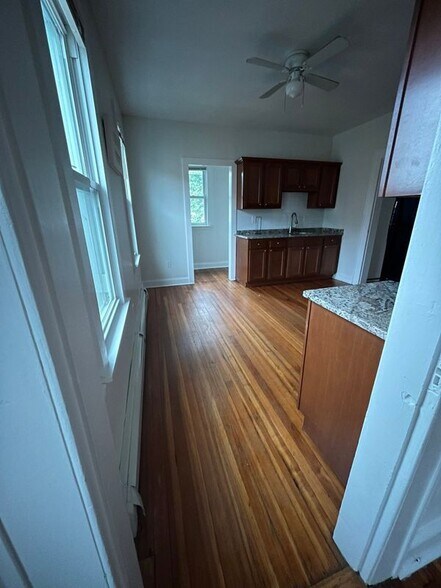 Building Photo - 417 Willow St