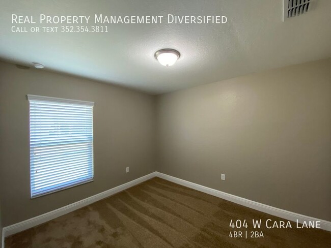 Building Photo - 404 W Cara Ln