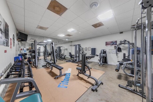 Building Photo - 415 Sun Dial Cir