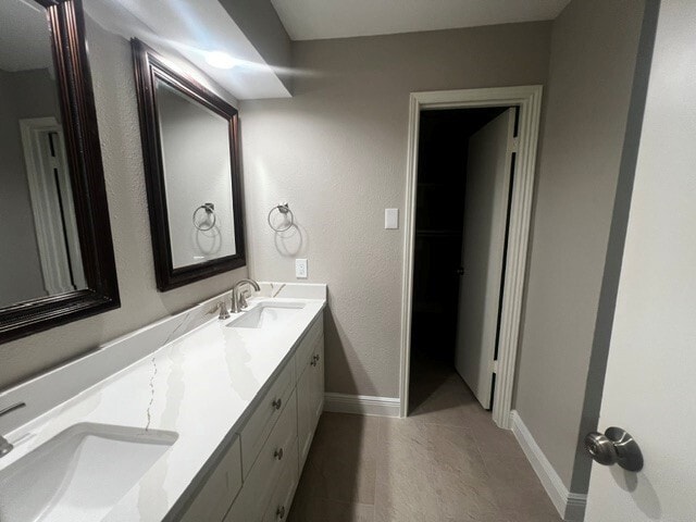 Building Photo - 3230 Meadway Dr