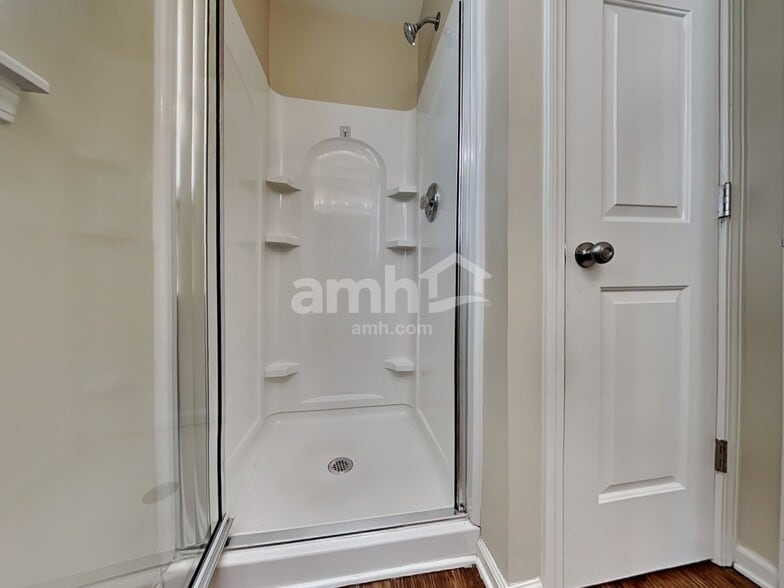 Building Photo - 4999 Ballantine Dr