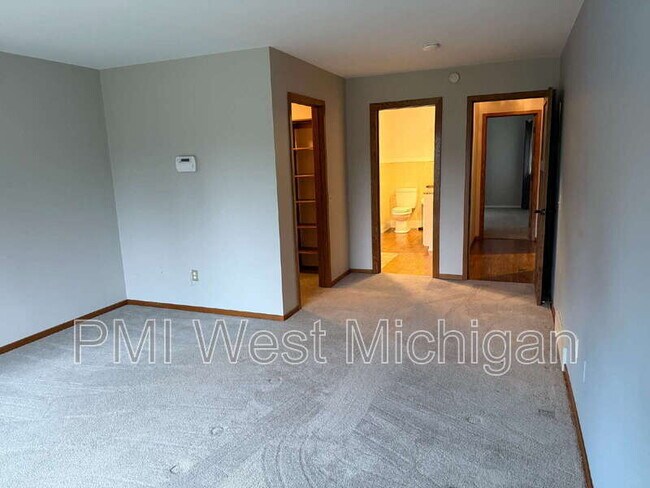 Building Photo - 513 24th Ave