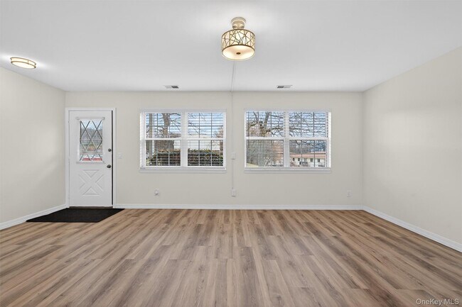 Building Photo - 276 Temple Hill Rd