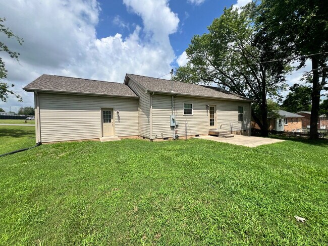 Building Photo - 505 Paula Dr