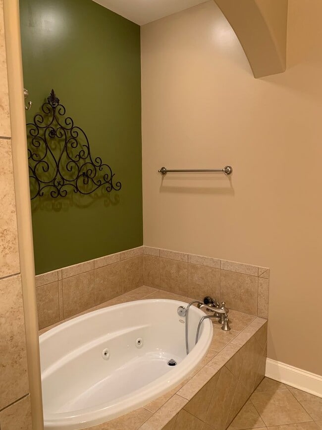Building Photo - 136 Nickolas Cir