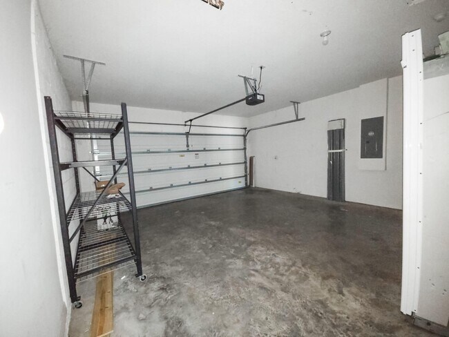 Building Photo - 185 SW Exmore Ave