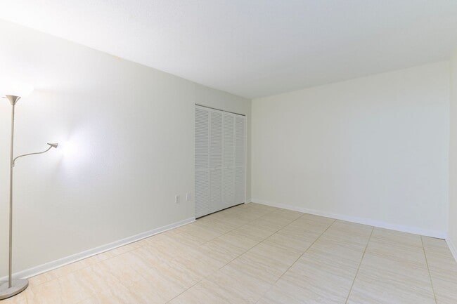 Building Photo - 2 Bedroom / 2 Bath Condo