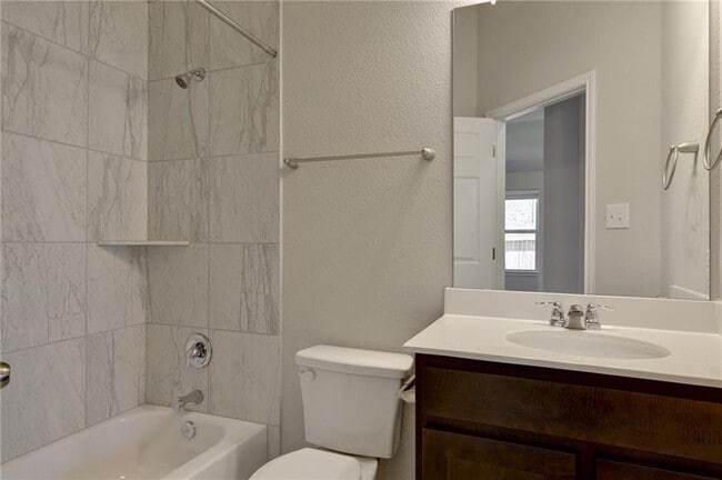 Building Photo - 1008 Goldilocks Ln