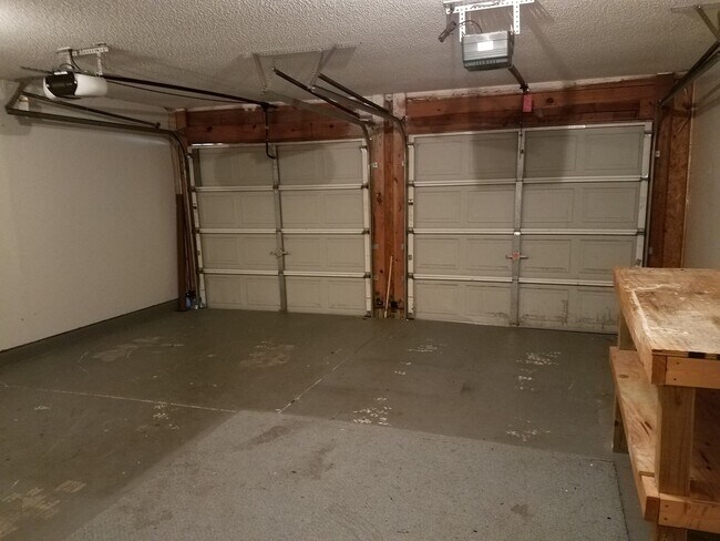 Building Photo - Great One Story With Bonus Room Over Garage