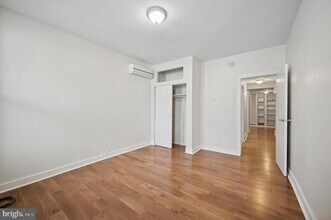 Building Photo - 237 Roxborough Ave