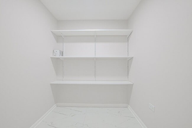 Building Photo - 475 Courtesy Ln