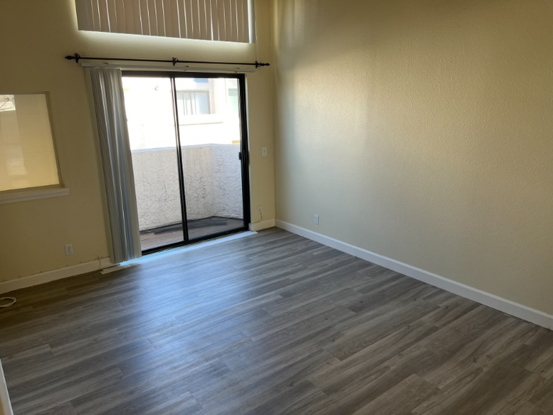 Building Photo - 1528 Granite Hills Dr