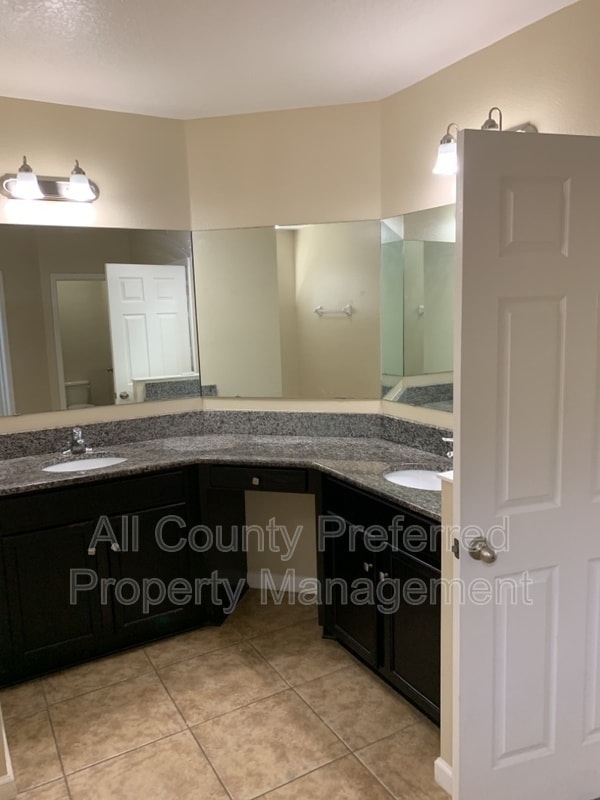 Building Photo - 2402 Okalani St