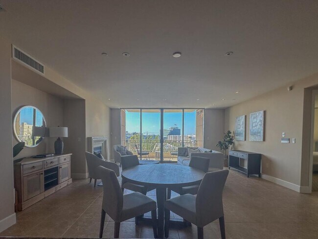 Building Photo - 5068 Scholarship