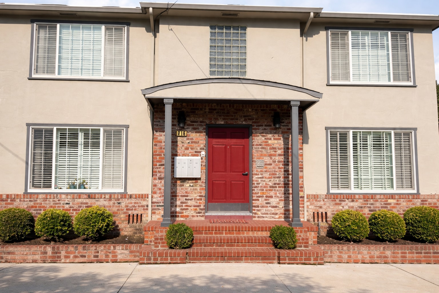 4 unit building - 216 Paramount Dr