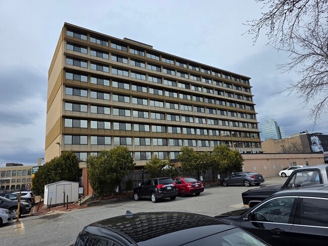 Building Photo - 70 Southbridge St