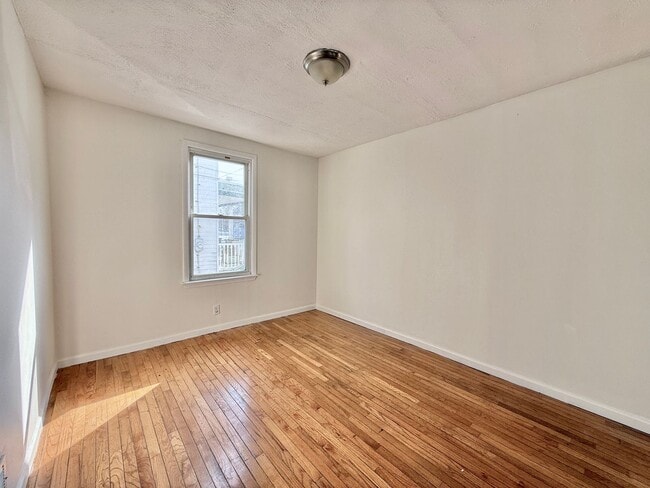 Building Photo - FOR RENT- Spacious 4 Bedroom 2 Bath Home in Penns Grove $2000