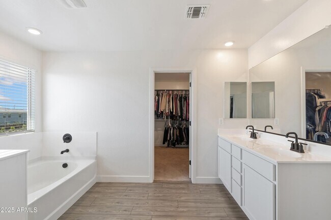 Building Photo - 7352 S Briarwood Ln