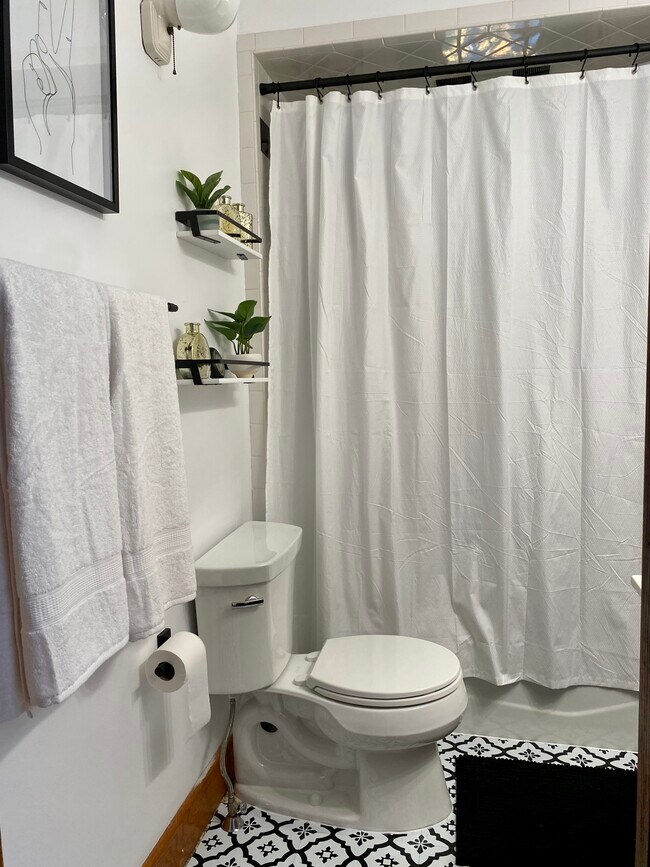 Bathroom - 18 Jumel Pl