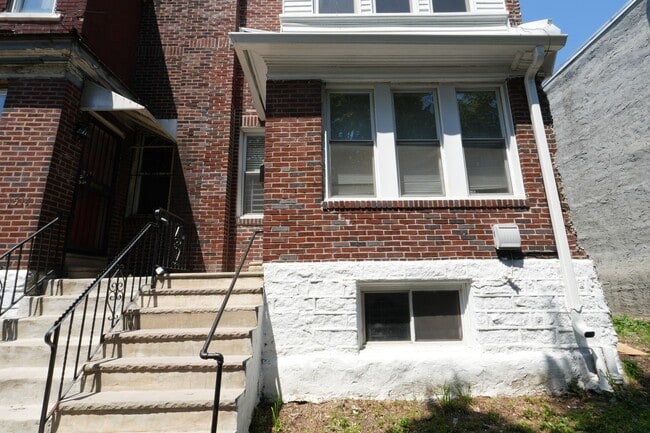 Building Photo - Move-In Ready 3BR/1BA South Philly Rowhome with In-Unit Laundry — 2 or 3BR Housing Choice Voucher...