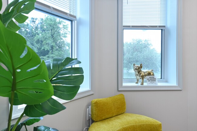 Building Photo - 3022 Auchentoroly Ter