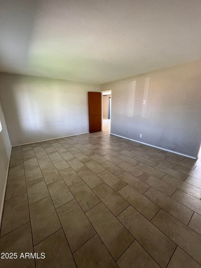 Building Photo - 125 E Papago Dr