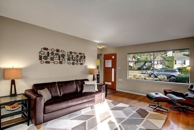 Building Photo - CLICK "REQUEST A TOUR" NOW!