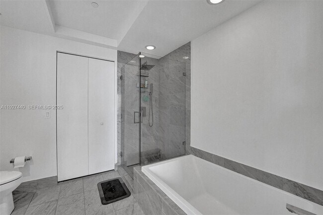 Building Photo - 801 S Miami Ave