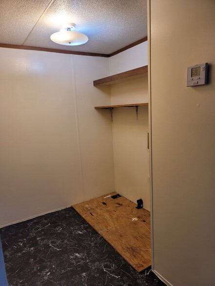 Building Photo - 413 Miller St