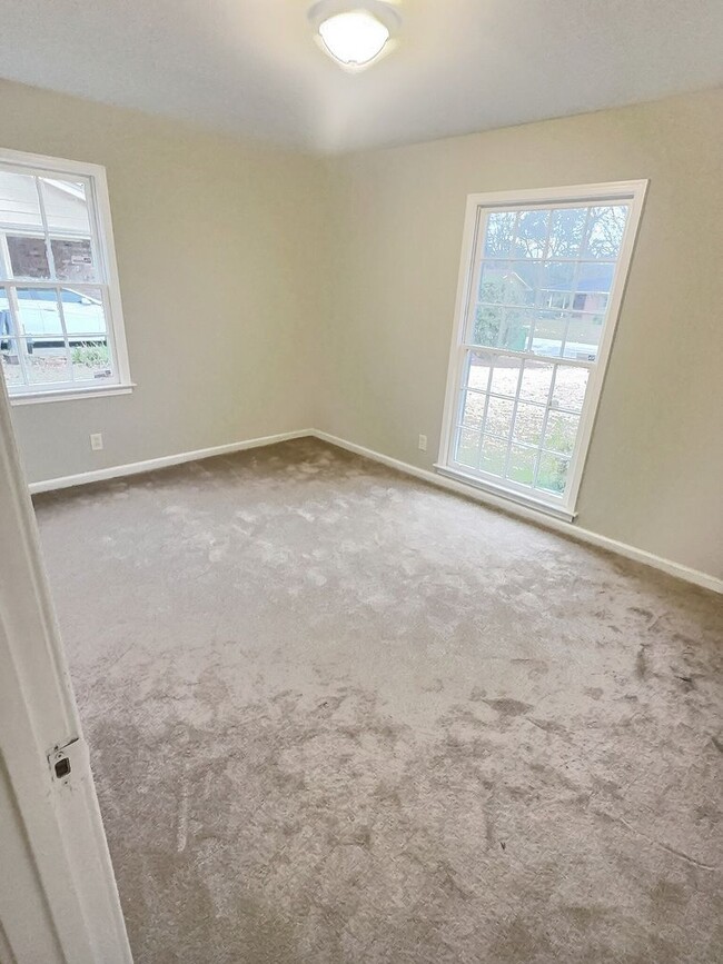 Building Photo - For Rent in Montgomery! First month's rent...