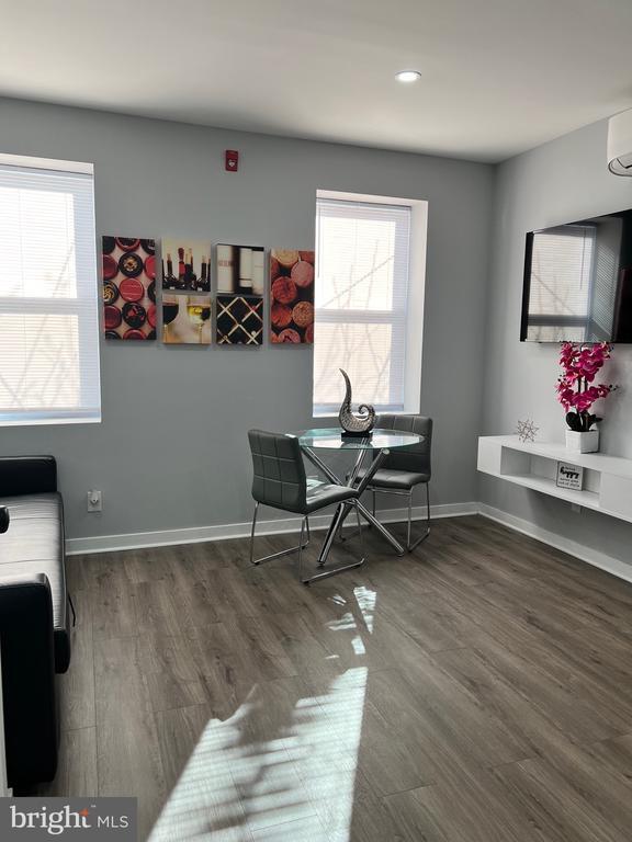 Building Photo - 4087 Lancaster Ave