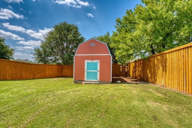 Building Photo - 826 Sandy Mountain Dr