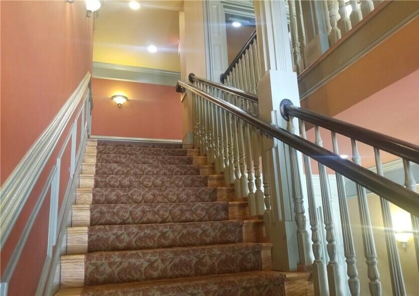 Stair Case - 3314 Starboard Way