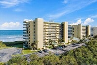 Building Photo - 7370 S Ocean Dr