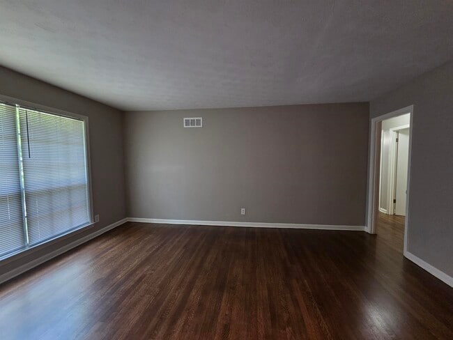 Building Photo - 4723 Wooddale Ave