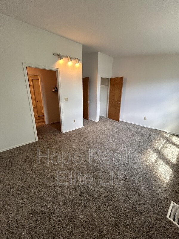 Building Photo - 954 Brant Hollow Ct