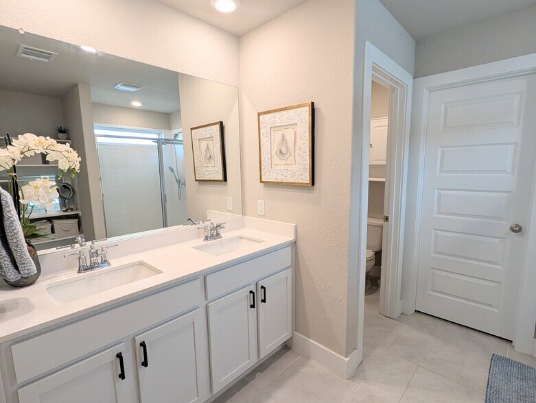 Building Photo - 5627 Jewel Curv