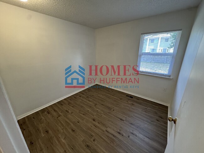 Building Photo - Two Bedroom Duplex | Eastside