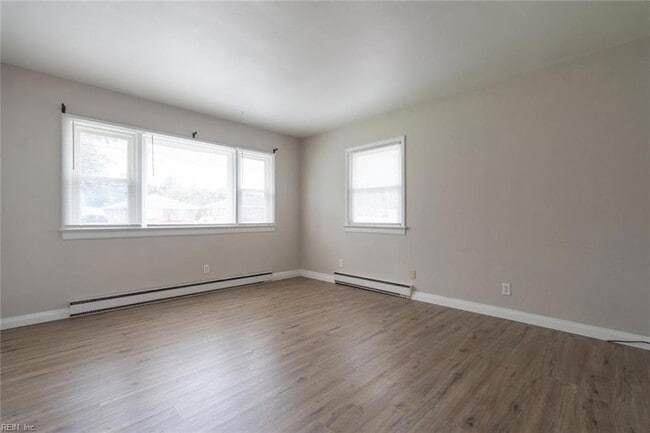 Building Photo - 344 Woodview Ave
