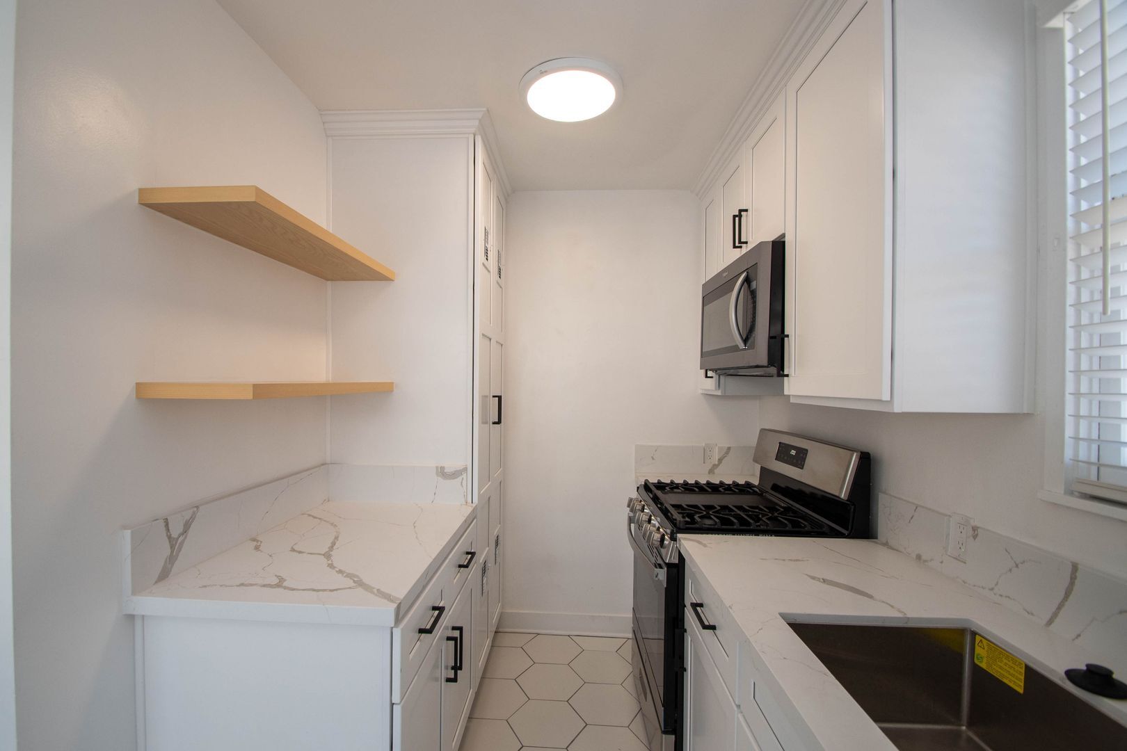 Building Photo - 14437 Dickens St