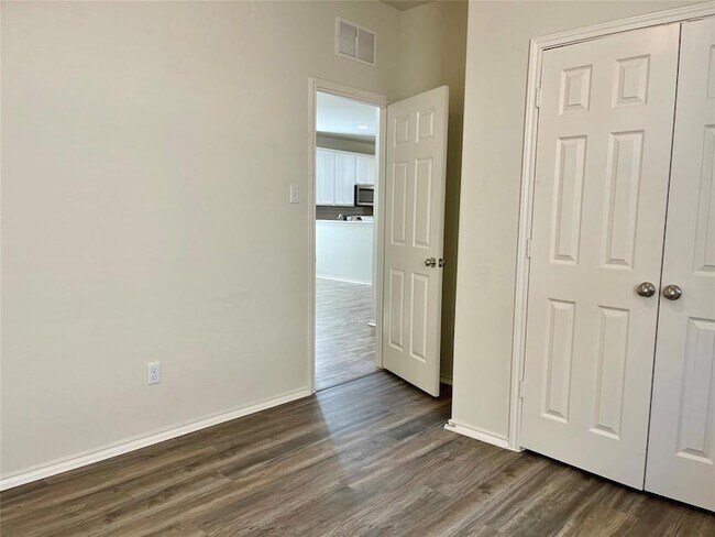 Building Photo - 595 Eves Necklace Dr.