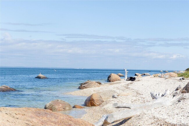 Building Photo - 400 Youngs Rd