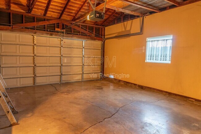 Building Photo - 218 E Longview Ave