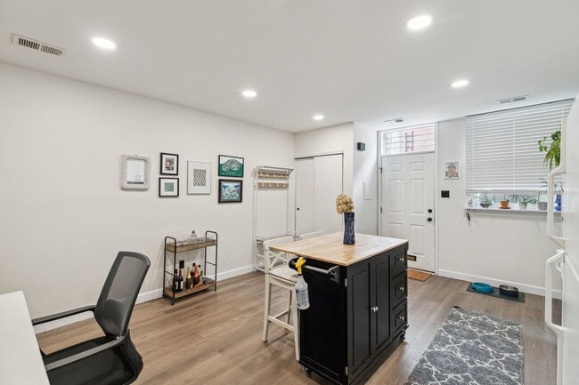 Building Photo - 1829 Kater St