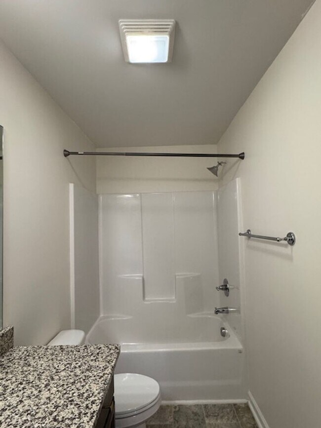 Building Photo - Charming 3-Bed, 2.5-Bath - Energy-Efficient Townhome in Simpsonville.  Discover your dream home i...