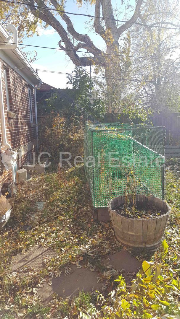 Building Photo - 1215 S Jackson St