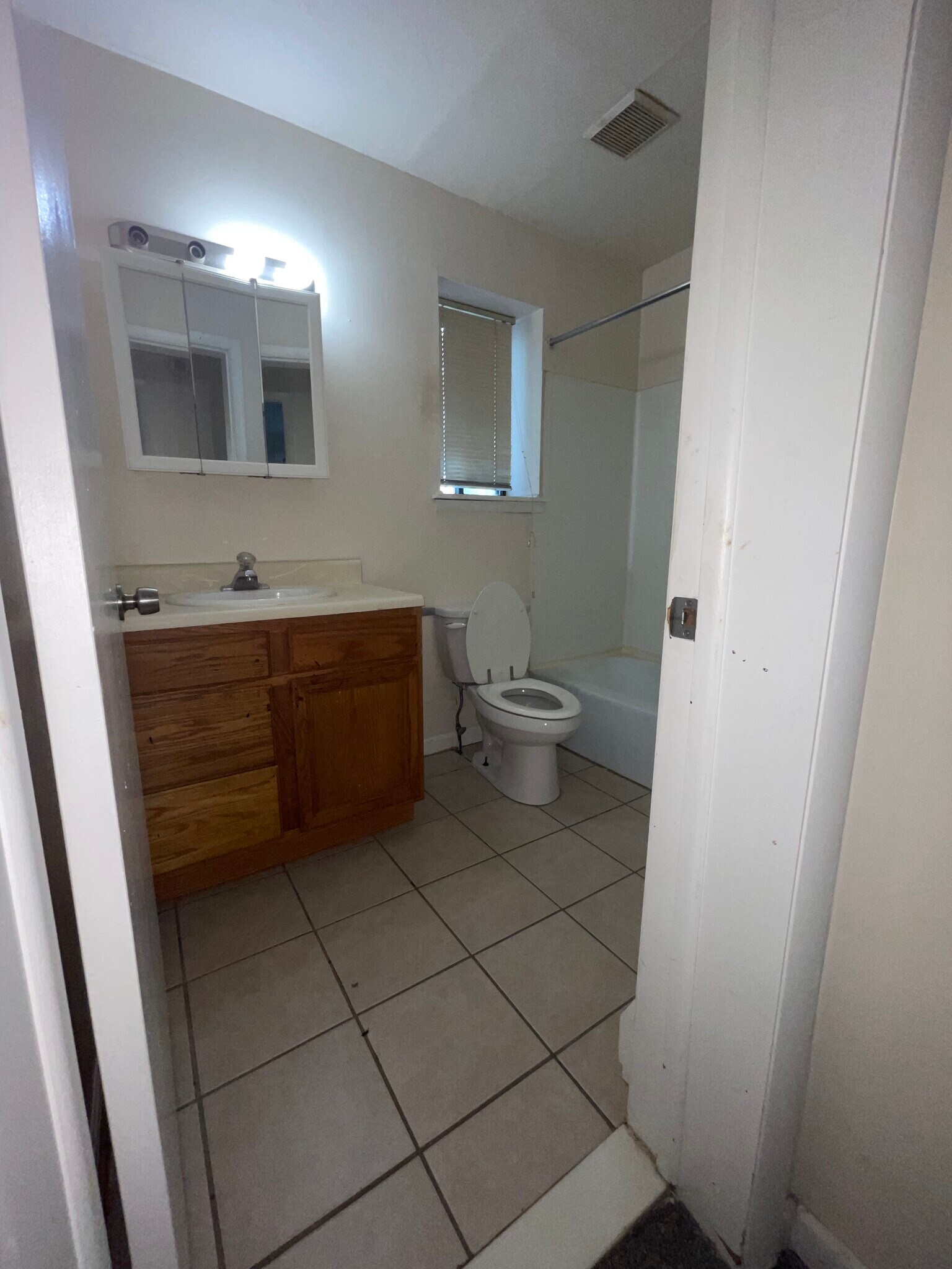 Building Photo - 343 Oakland St