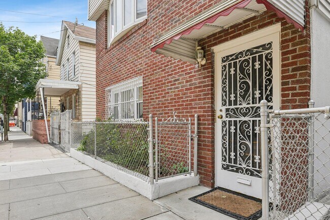Building Photo - 529 38th St